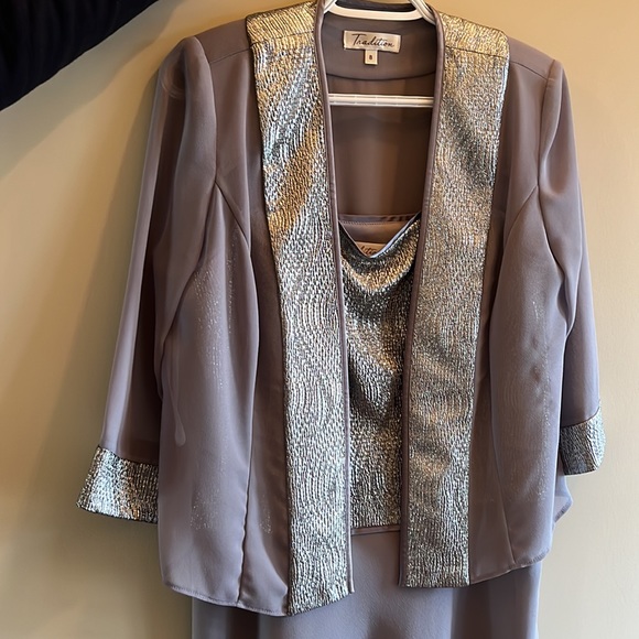 Woman’s formal dress - Picture 2 of 6